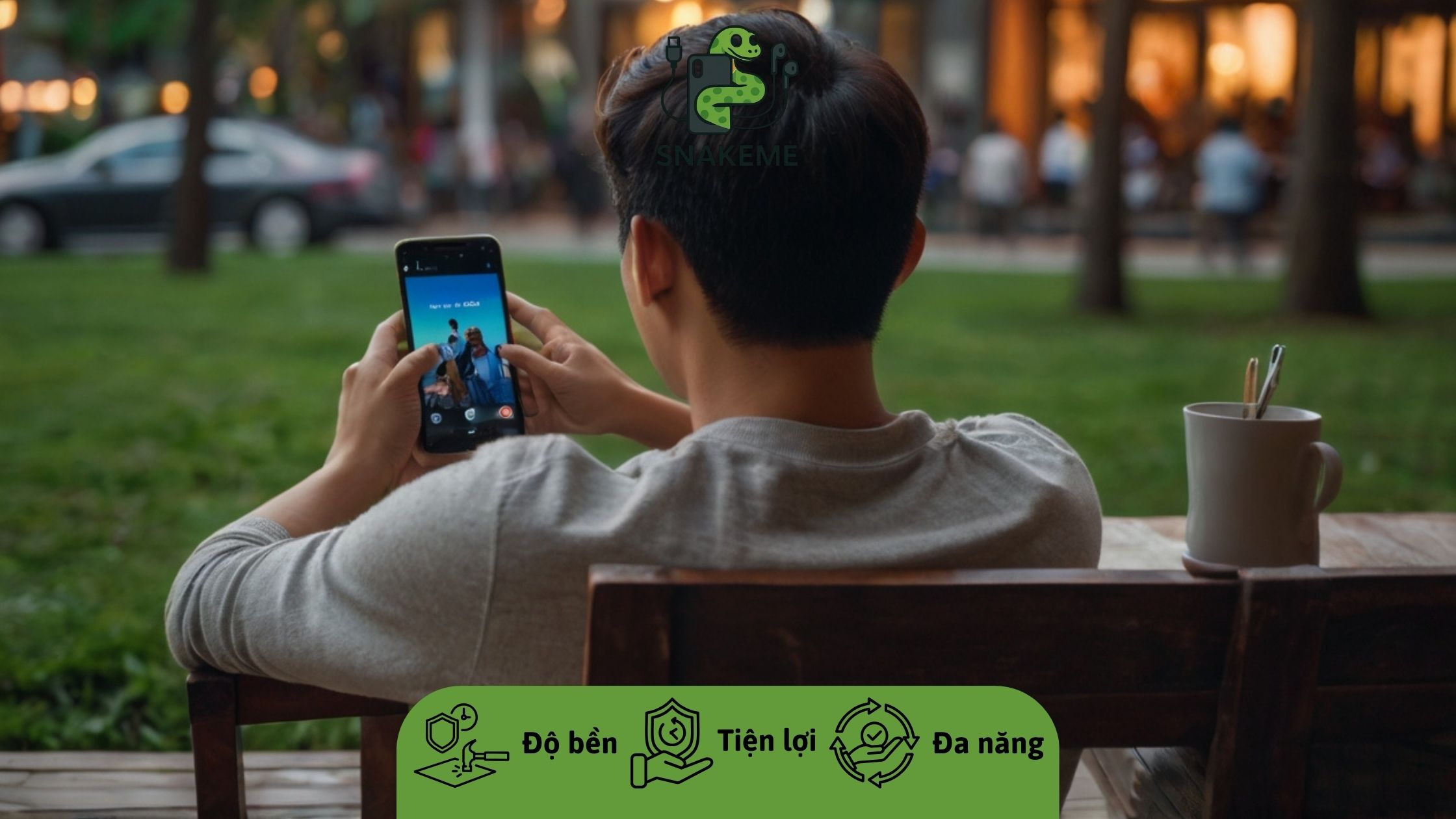 Kệ đỡ điện thoại tiện lợi giúp xem phim thoải mái