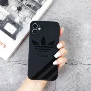 Ốp lưng màu đen tối giản